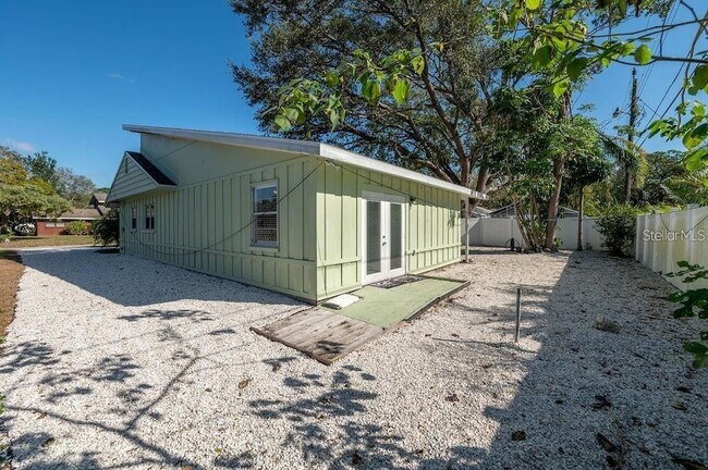 Building Photo - 2676 Martin St