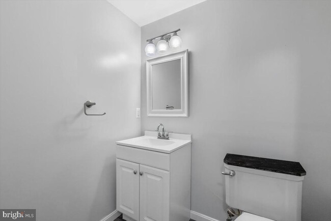 Building Photo - 260 Hill Crest Dr