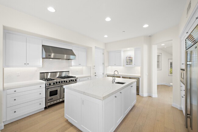 Building Photo - 150 Sidney Bay Dr