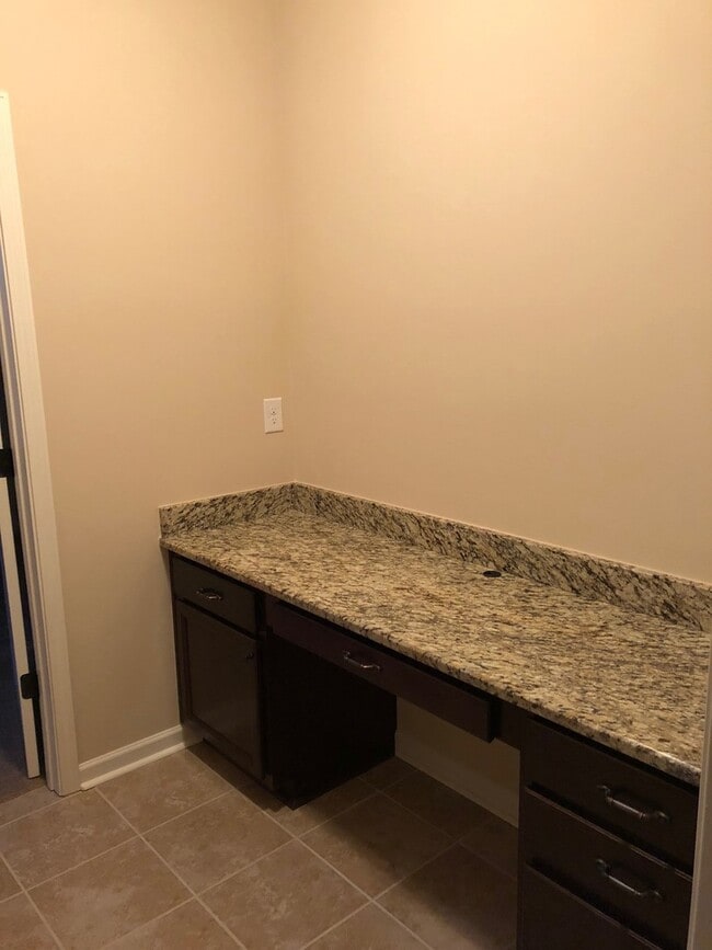 Building Photo - 3BD 2BA House in Hunters Trace Subdivision