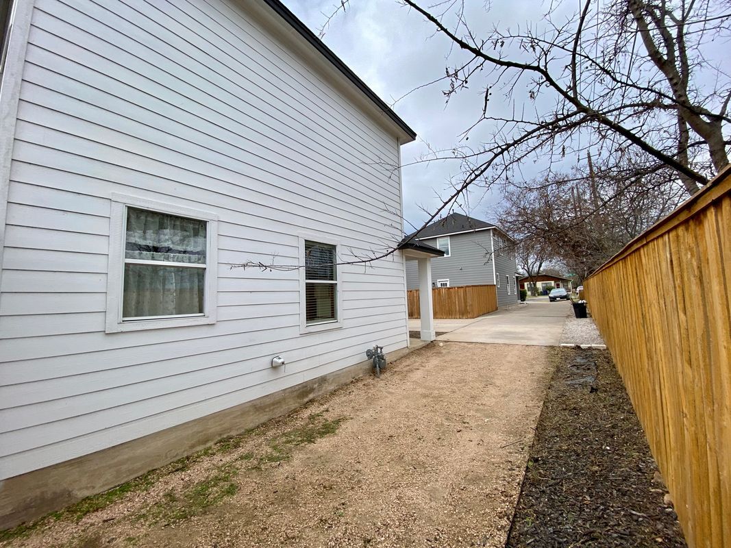 Building Photo - 7617 Carver Ave