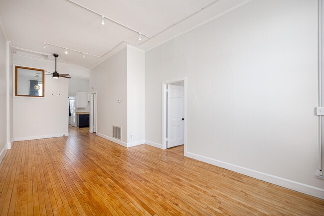 Building Photo - 117 Pearl St