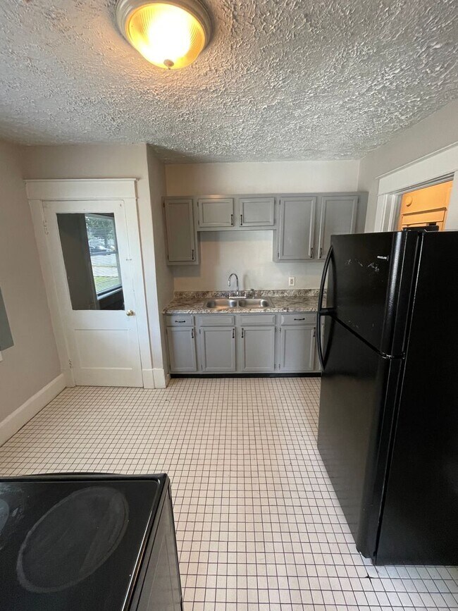 Building Photo - $200 off first months rent- Ball State Uni...