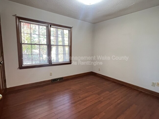 Building Photo - 7404 Valley Run Dr