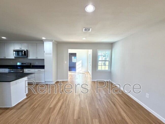 Building Photo - 543 N Ridgeway St