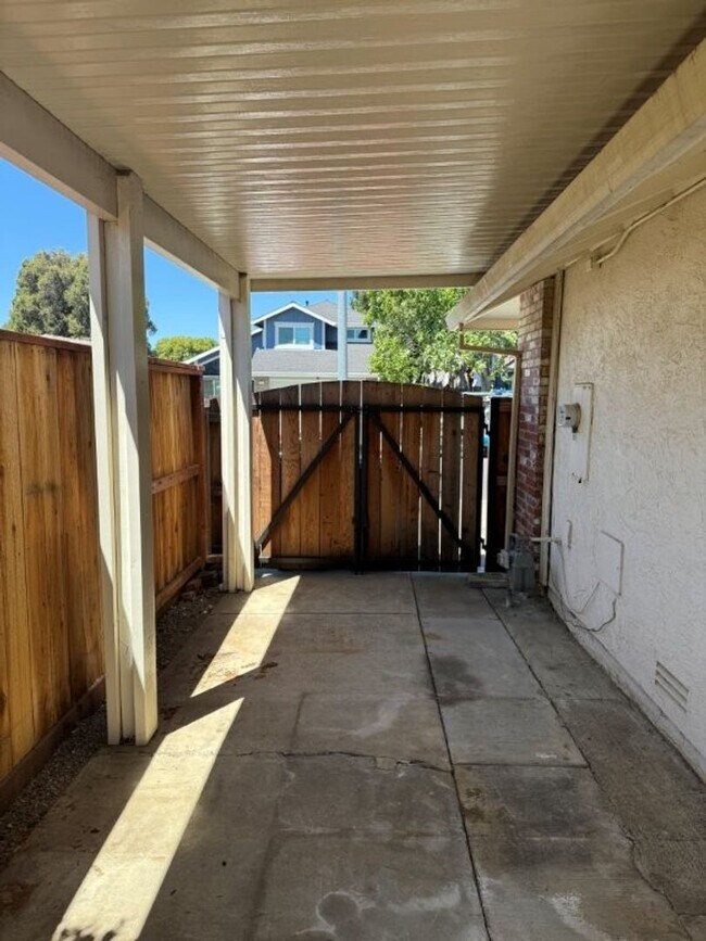 Building Photo - Modern 4 Bedroom One Story *Vacaville