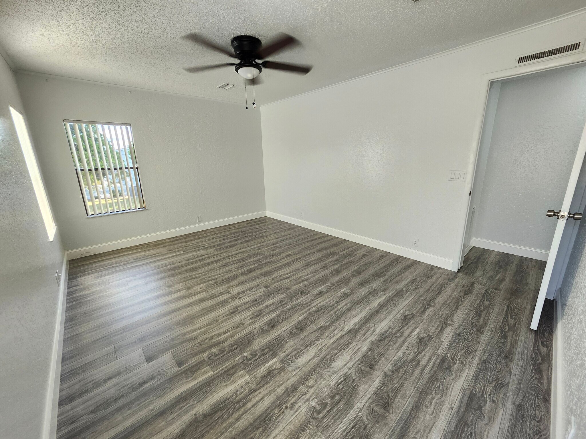 Building Photo - 1527 Black Forest Dr