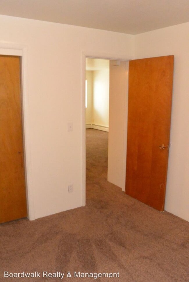 Building Photo - 675 E 5th Ave