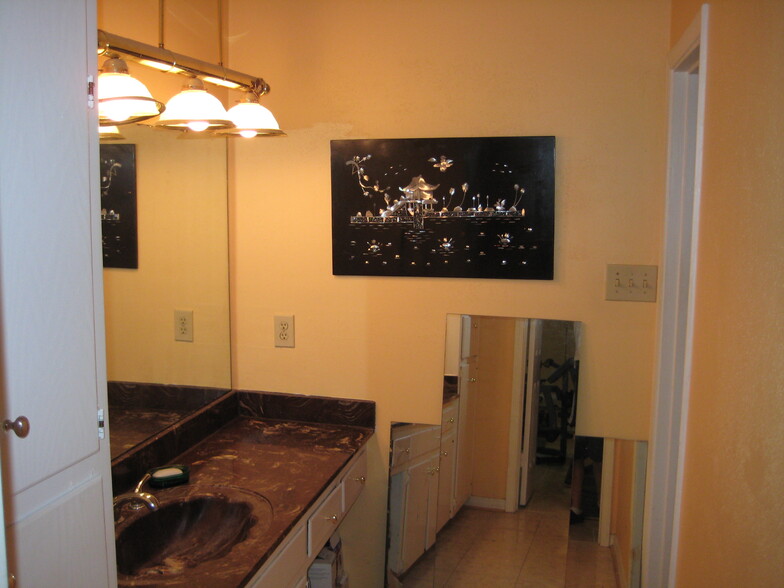 Building Photo - 5420 Heatherstone Dr