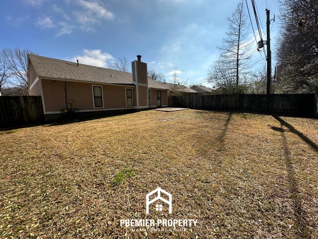 Building Photo - Charming 3BR/2BA in Country Brook | Vaulted Ceilings, Fireplace & Fenced Yard