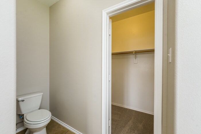 Building Photo - 1302 Havenrock Dr