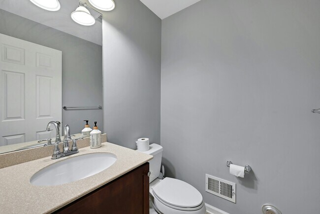 Building Photo - 16 Creekside Ct