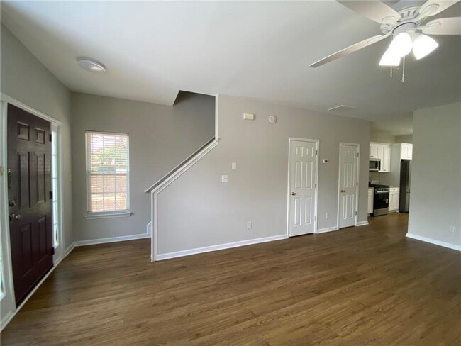 Building Photo - 677 Kenridge Dr
