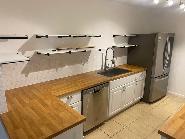 Building Photo - 12019 Stoney Park