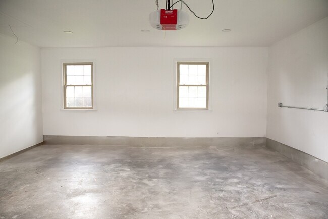 Building Photo - 200 Sewanee Cir