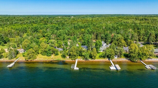 Building Photo - 1241 Birchmont Beach Rd NE