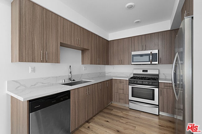 Building Photo - 5229 Willowcrest Ave