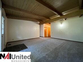 Building Photo - Three bedroom, one bathroom duplex for rent
