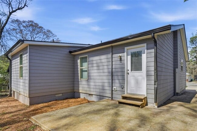 Building Photo - 250 Maple St