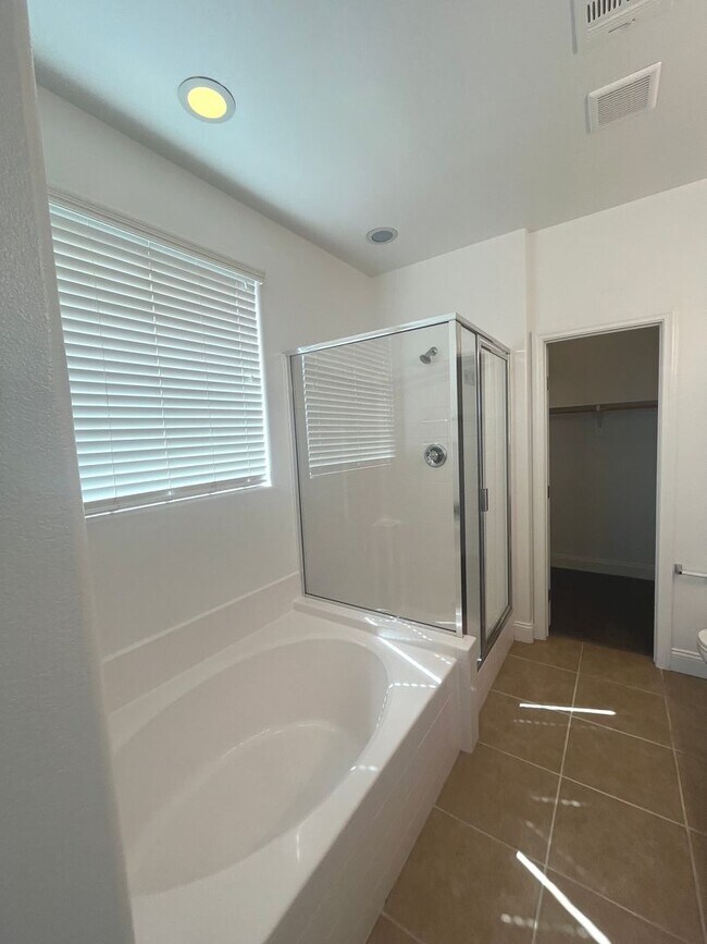 Building Photo - Stylish single-story living with 3 bedrooms, 2 baths, plus a versatile den — 1,489 sq ft of comfo...