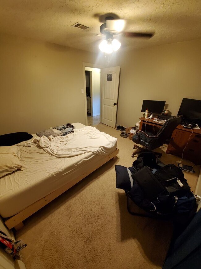 Building Photo - 3/2 in Southwood Valley