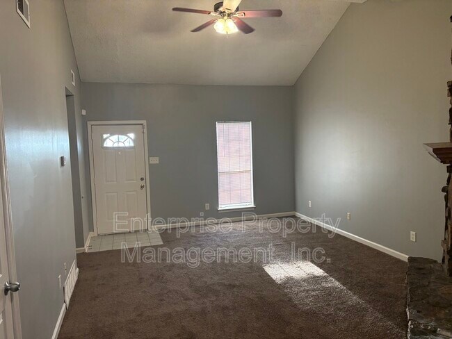Building Photo - 3913 Oak Branch Cir E