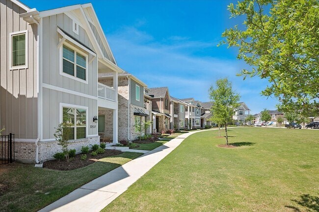 Building Photo - 7207 Daytona Mews