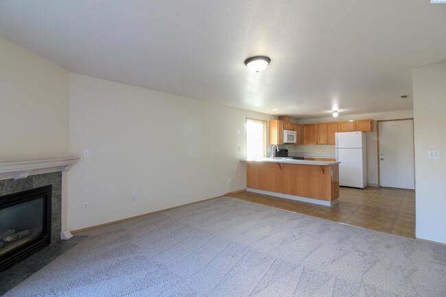 Building Photo - 3 Bed/2 Bath Rambler in West Pasco