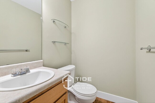 Building Photo - Coastal Convenience on James Island!
