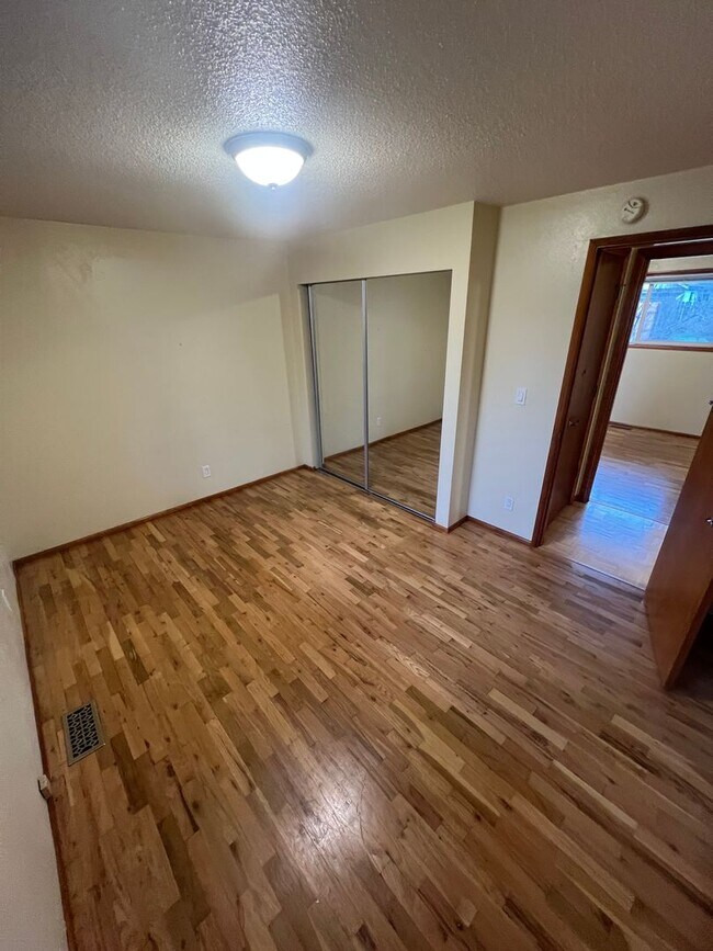 Building Photo - A great connection make all the difference!