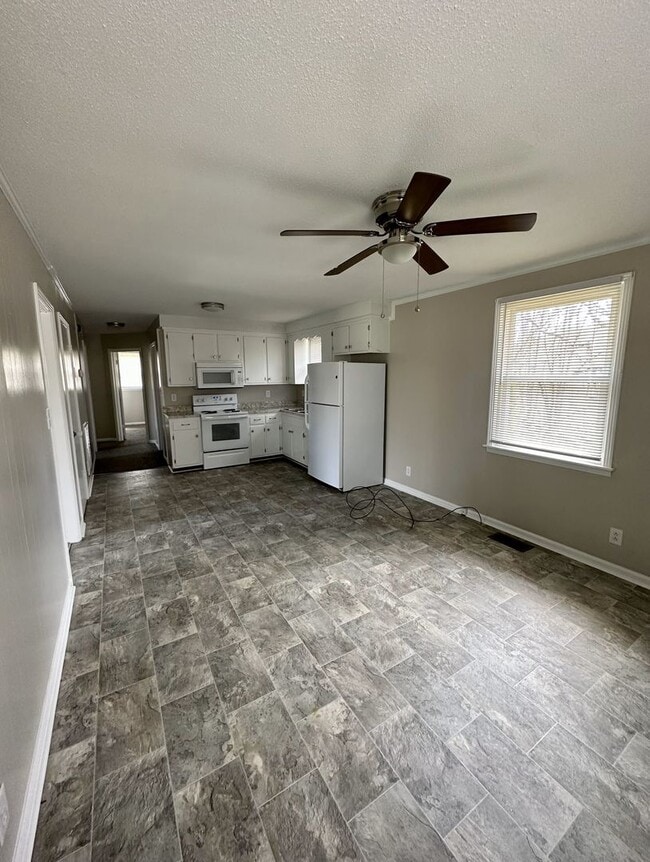 Building Photo - 3 Bedroom Home For Rent Over The River!