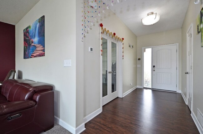 Building Photo - 5729 Meridian Way NE
