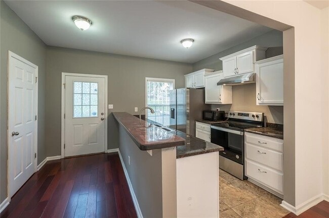 Building Photo - 1331 Memorial Dr SE