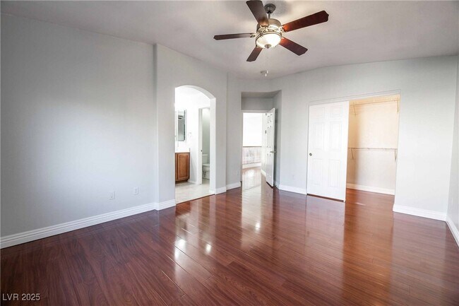 Building Photo - 2219 Summer Home St