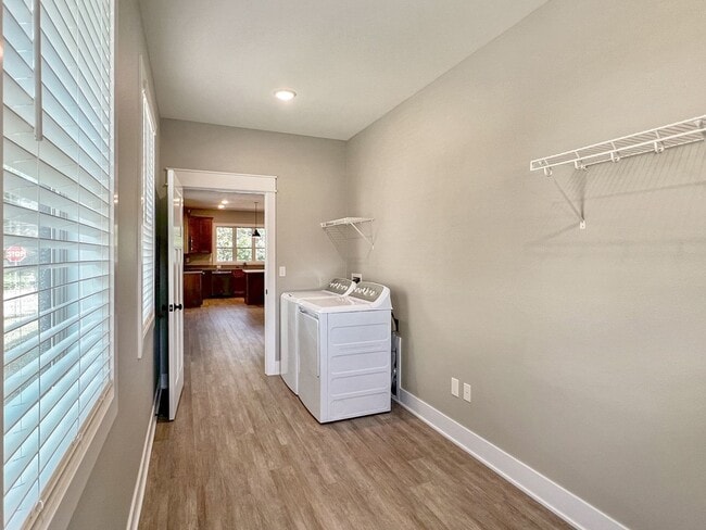 Building Photo - Newly Built 6 Bedroom and 6 Bathroom House!