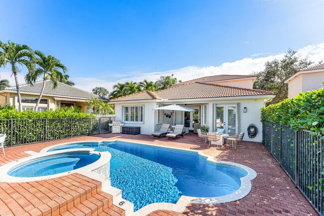 Building Photo - 121 Palm Cir