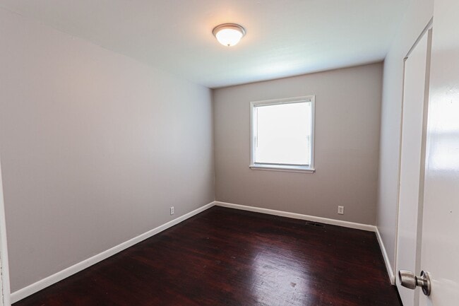 Building Photo - 3 Bedroom Ranch-Style Home with Bonus Base...