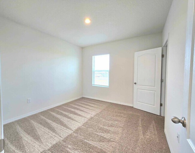 Building Photo - Spacious 5 bedroom/3 bathroom home in Riverstone Community, NOW AVAILABLE!