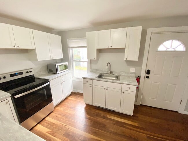 Building Photo - 89 Pitkin St