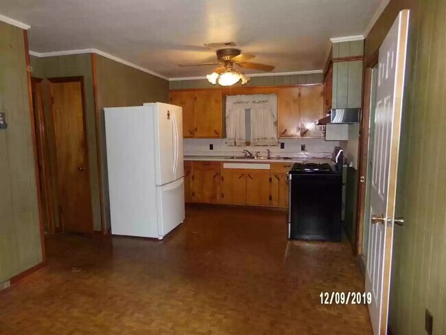 Building Photo - 126 Jordan St