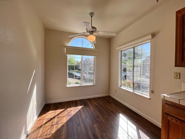 Building Photo - 3 Bedroom, 2 Bathroom Popular North Napa Rancho Las Flores Area