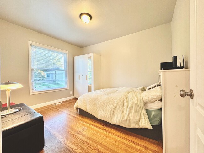 Building Photo - 2536 W Ave 130th