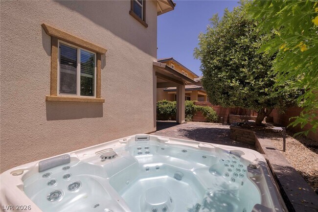 Building Photo - 10683 Country Knoll Way