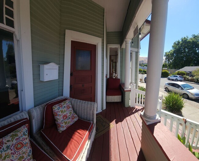 Building Photo - Islay Street  770-774