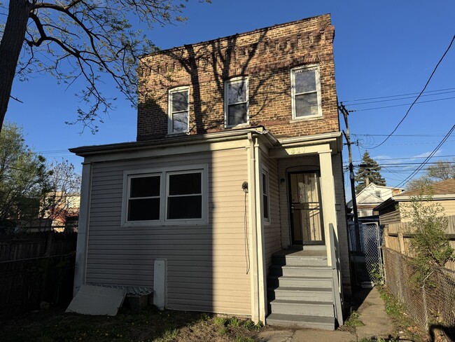 Primary Photo - 7321 S St Lawrence Ave