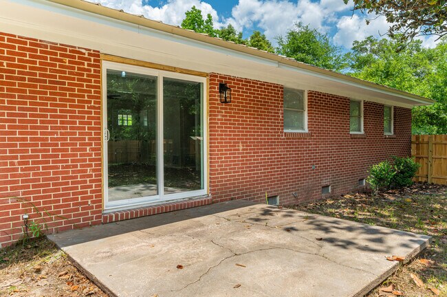 Building Photo - 712 Bruce Ave