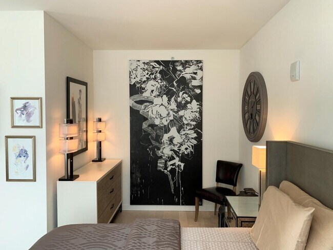 Building Photo - 590 1st Ave S