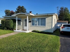 Building Photo - 1331 W 22nd St