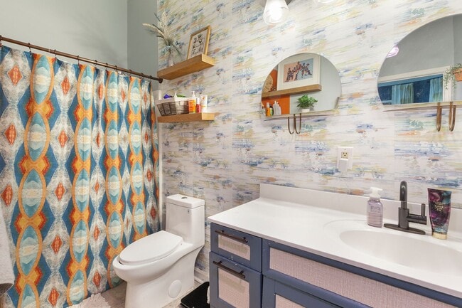 Building Photo - Stylishly Updated 3/2 w/ Large Deck in Grant Park!