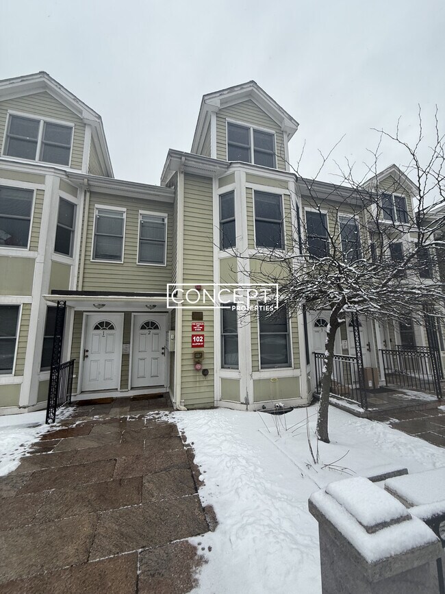 Building Photo - 104 Allston St